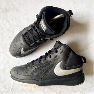 Nike Hustle D7 Black Sneakers